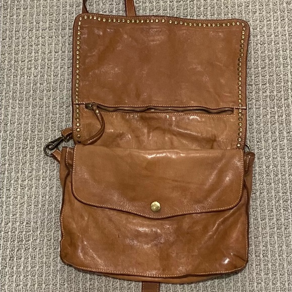 Costanza Rota Studded Leather Shoulder crossbody bag with wristlet Tan - Picture 3 of 6